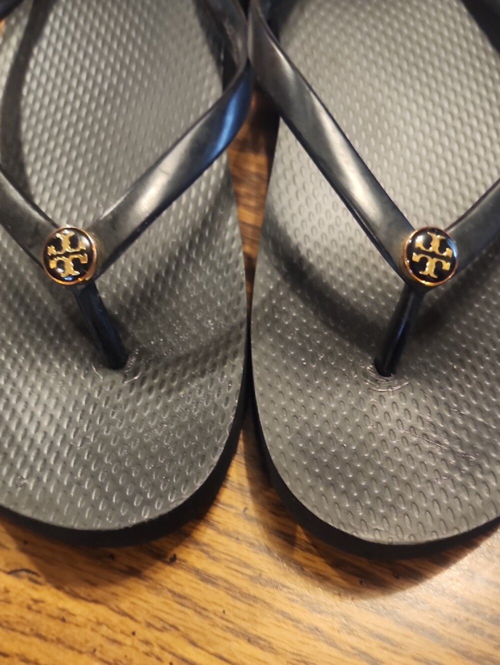 Tory Burch Black Flip Flop Sandals with Gold Logo - Picture 4 of 8